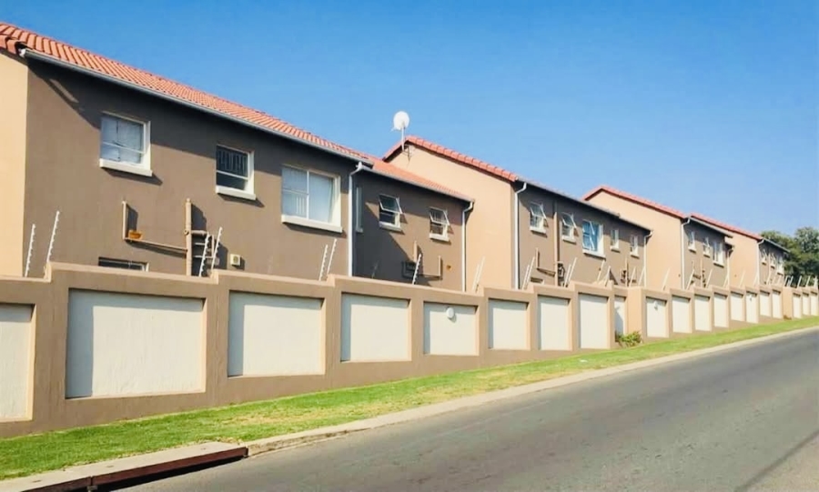 To Let 3 Bedroom Property for Rent in Vorna Valley Gauteng