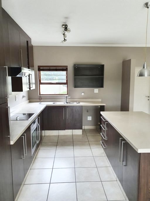 To Let 2 Bedroom Property for Rent in Fourways Gauteng