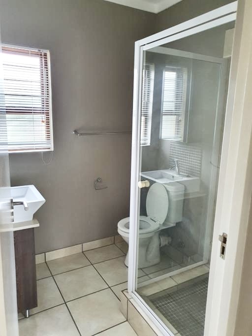 To Let 2 Bedroom Property for Rent in Fourways Gauteng