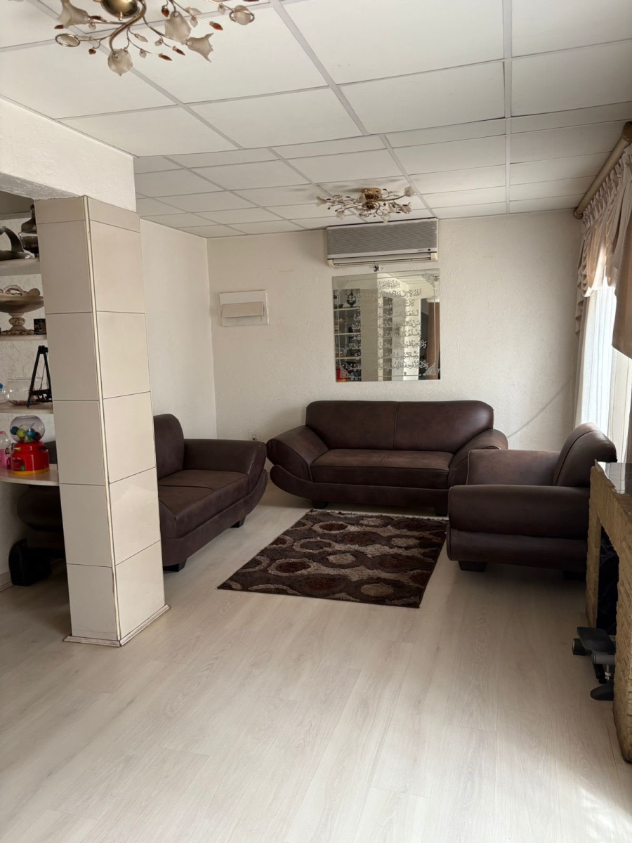5 Bedroom Property for Sale in Laudium Gauteng