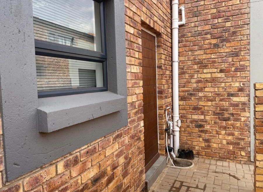 To Let 3 Bedroom Property for Rent in Denneoord Gauteng