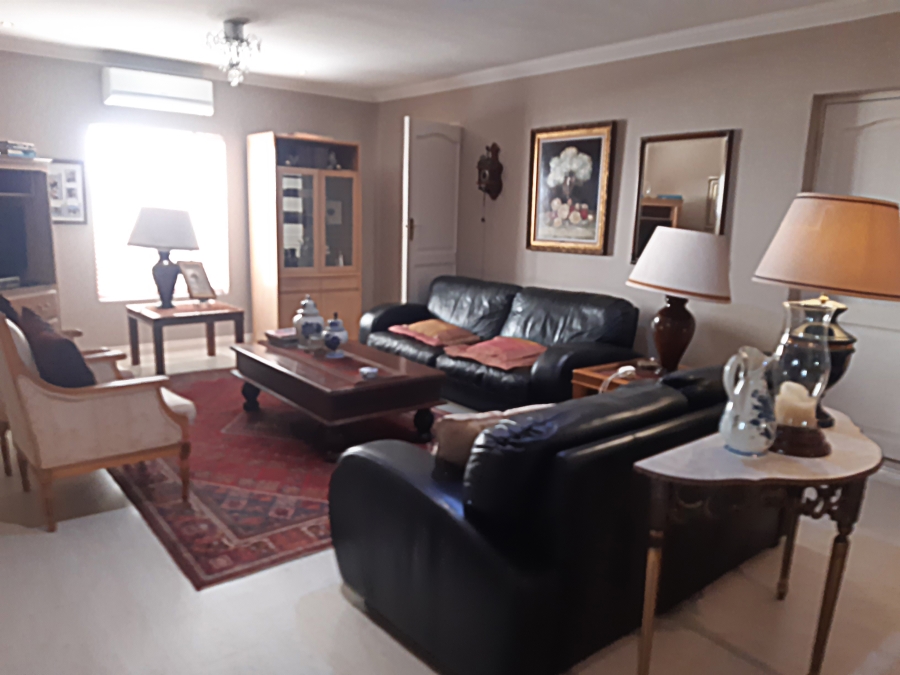 To Let 2 Bedroom Property for Rent in Waterkloof Ridge Gauteng