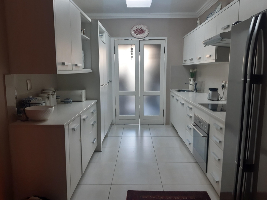 To Let 2 Bedroom Property for Rent in Waterkloof Ridge Gauteng
