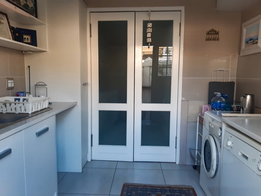 To Let 2 Bedroom Property for Rent in Waterkloof Ridge Gauteng