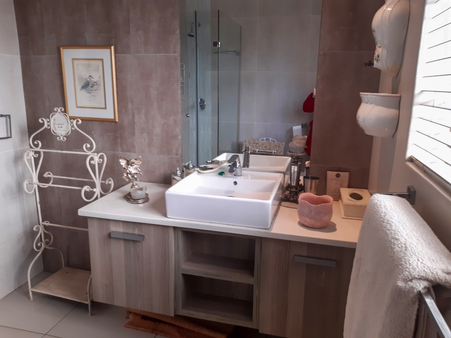 To Let 2 Bedroom Property for Rent in Waterkloof Ridge Gauteng