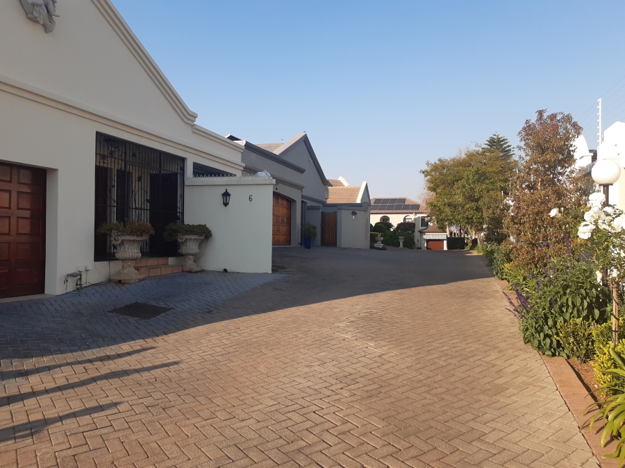 To Let 2 Bedroom Property for Rent in Waterkloof Ridge Gauteng