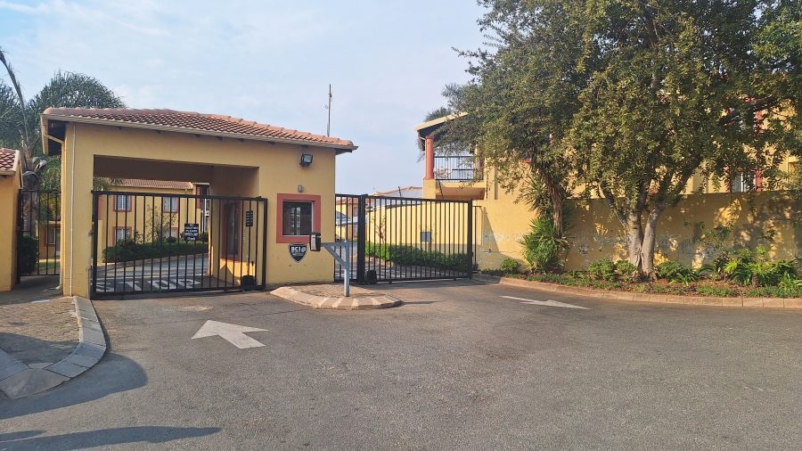 2 Bedroom Property for Sale in Sundowner Gauteng