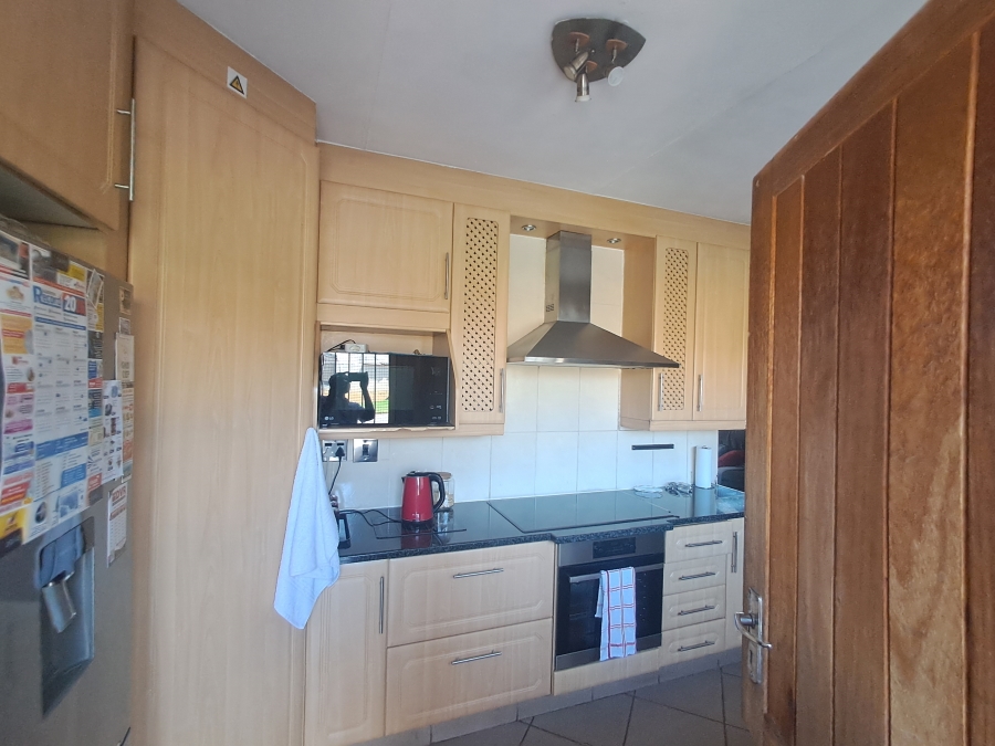 4 Bedroom Property for Sale in Brackendowns Gauteng