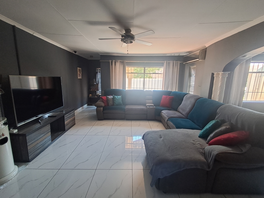 4 Bedroom Property for Sale in Brackendowns Gauteng