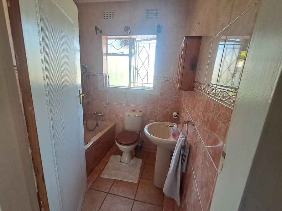 4 Bedroom Property for Sale in Brackendowns Gauteng