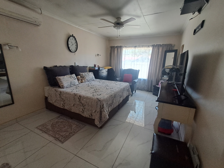 4 Bedroom Property for Sale in Brackendowns Gauteng
