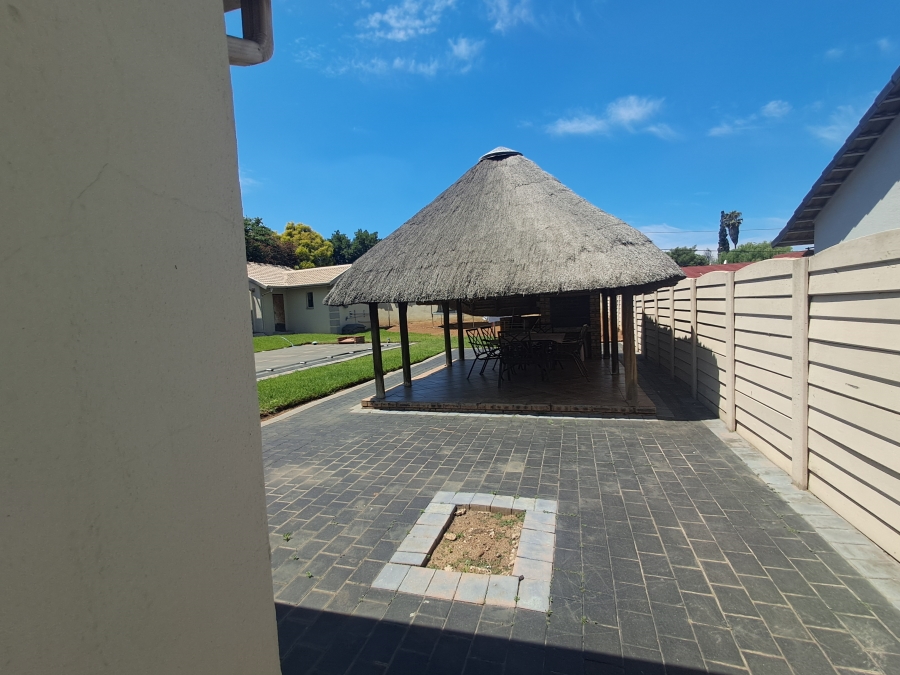 4 Bedroom Property for Sale in Brackendowns Gauteng
