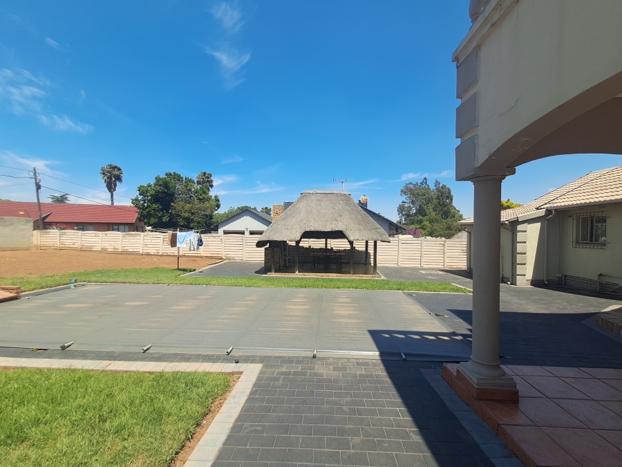 4 Bedroom Property for Sale in Brackendowns Gauteng