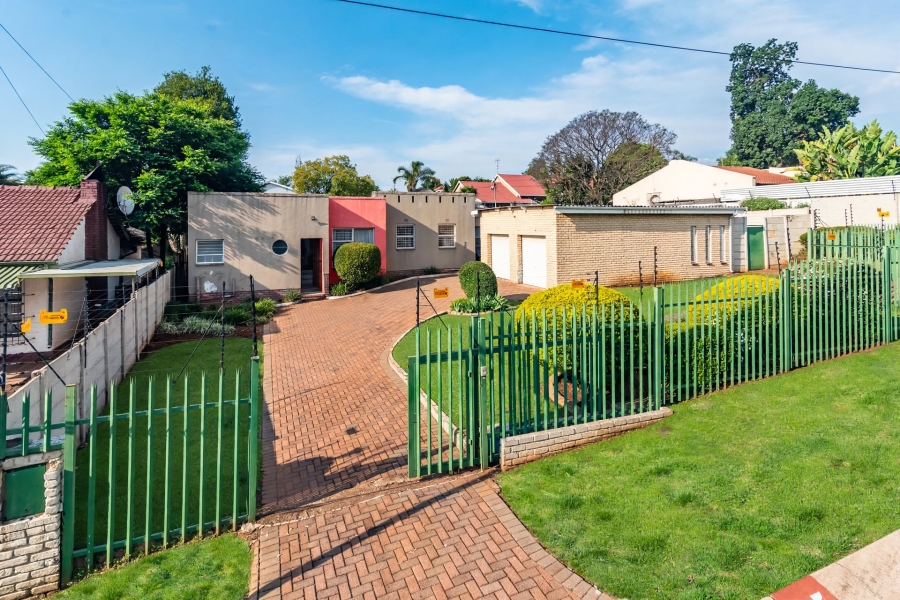 4 Bedroom Property for Sale in Wilro Park Gauteng