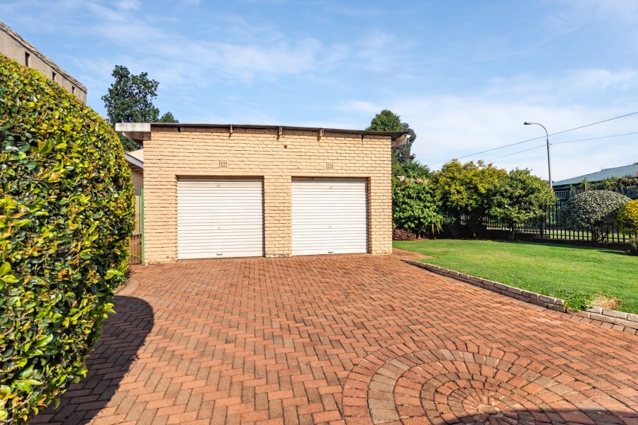 4 Bedroom Property for Sale in Wilro Park Gauteng