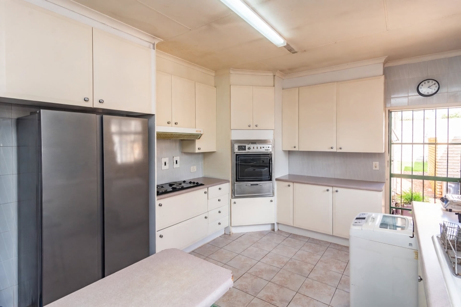 4 Bedroom Property for Sale in Wilro Park Gauteng