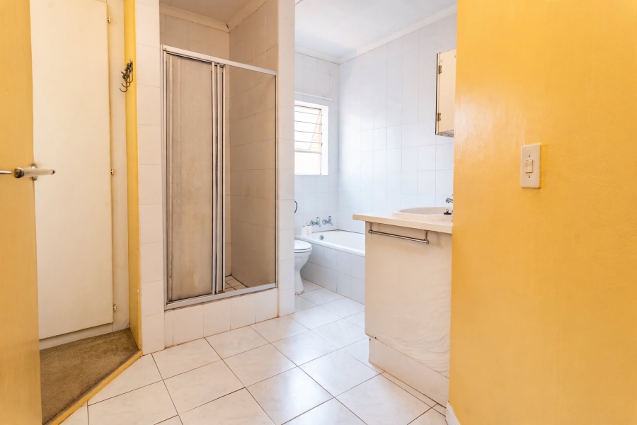 4 Bedroom Property for Sale in Wilro Park Gauteng