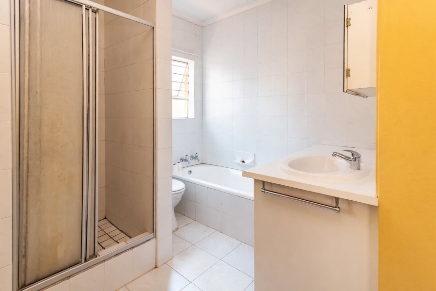 4 Bedroom Property for Sale in Wilro Park Gauteng