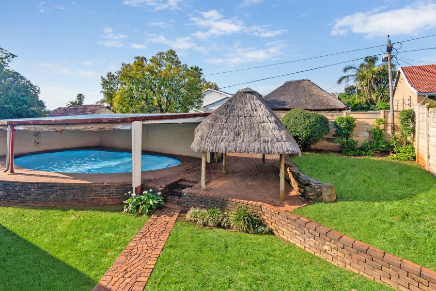 4 Bedroom Property for Sale in Wilro Park Gauteng
