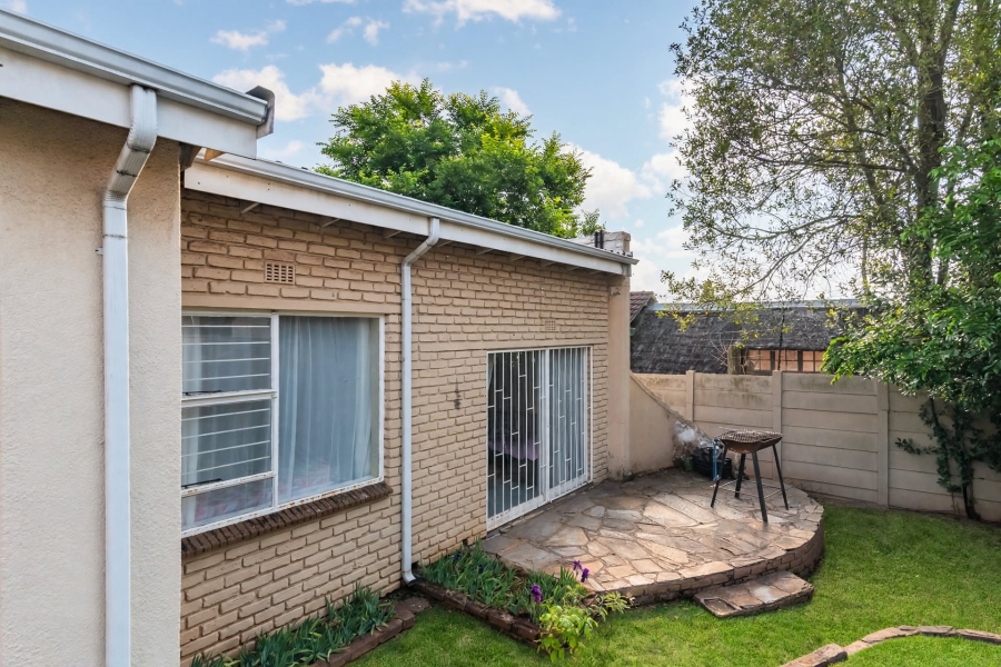 4 Bedroom Property for Sale in Wilro Park Gauteng