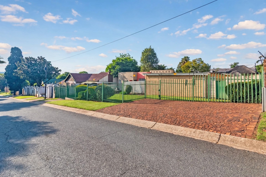 4 Bedroom Property for Sale in Wilro Park Gauteng