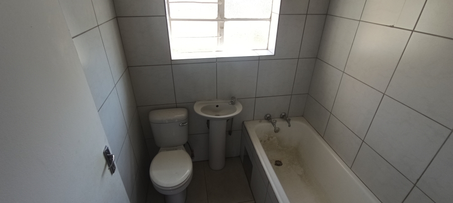 To Let 2 Bedroom Property for Rent in Rosettenville Gauteng