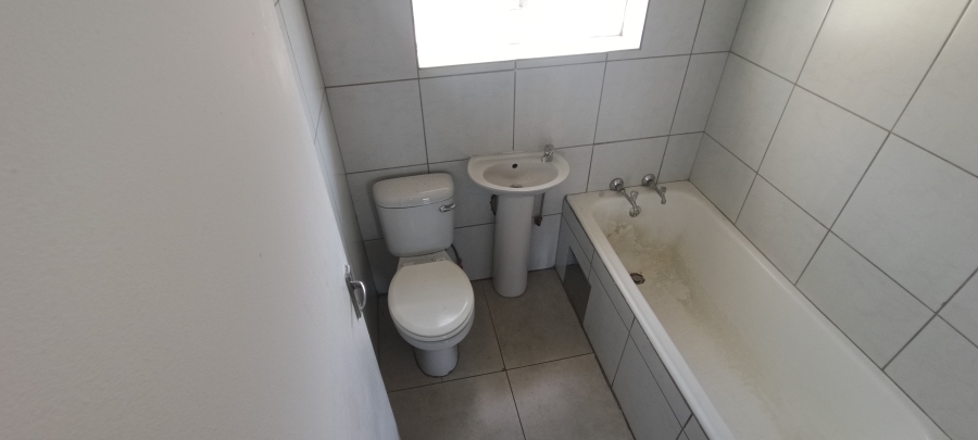 To Let 2 Bedroom Property for Rent in Rosettenville Gauteng