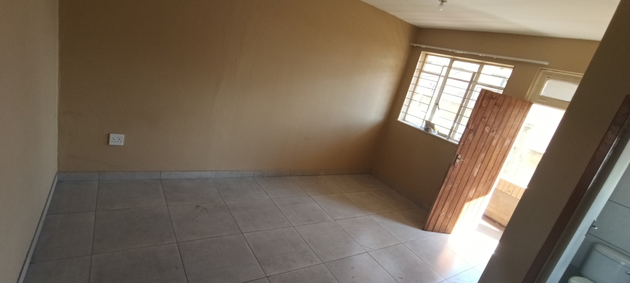 To Let 2 Bedroom Property for Rent in Rosettenville Gauteng