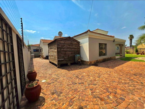 3 Bedroom Property for Sale in Mackenzie Park Gauteng