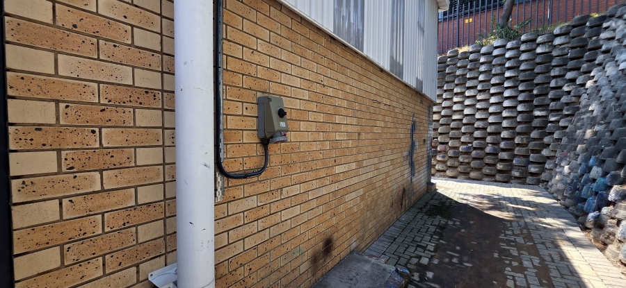 To Let Commercial Property for Rent in Halfway House Gauteng