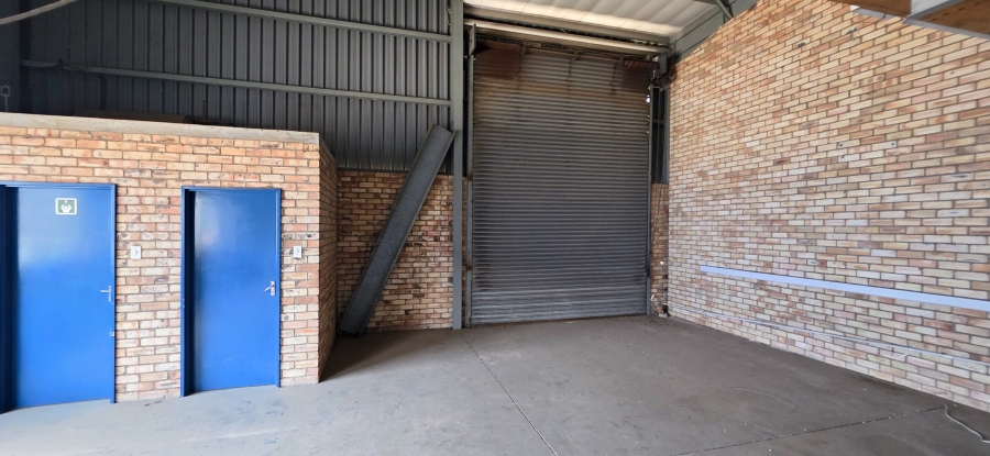 To Let Commercial Property for Rent in Grand Central Gauteng