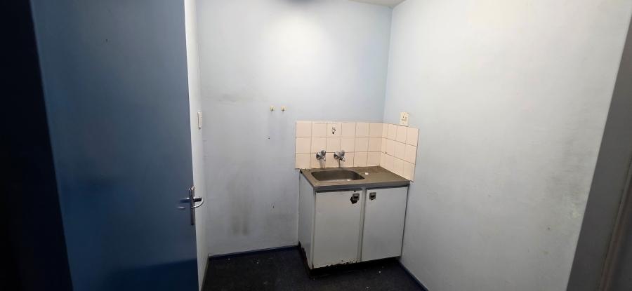 To Let Commercial Property for Rent in Grand Central Gauteng