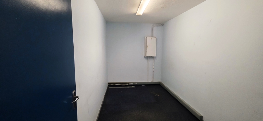 To Let Commercial Property for Rent in Grand Central Gauteng