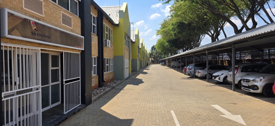 To Let Commercial Property for Rent in Grand Central Gauteng