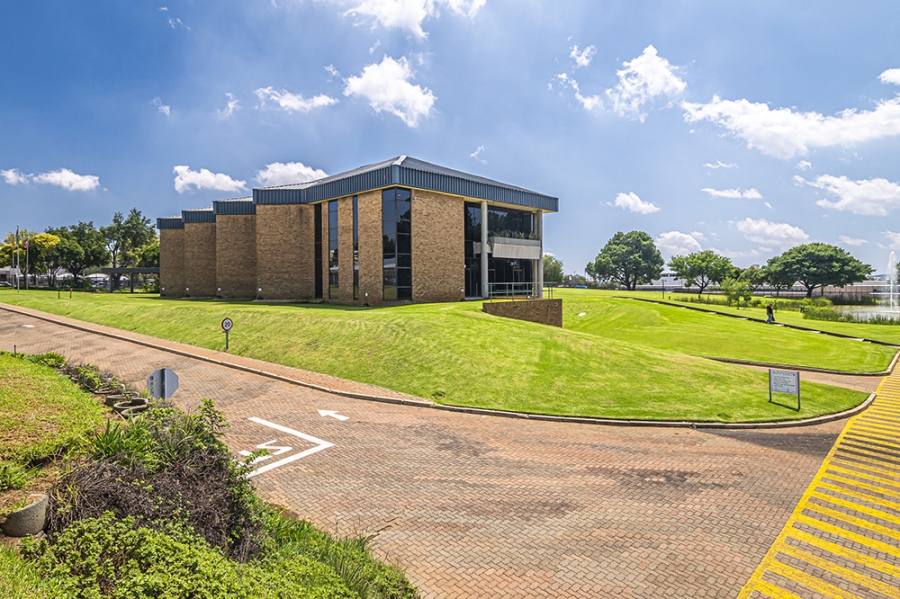 To Let Commercial Property for Rent in Randjespark Gauteng