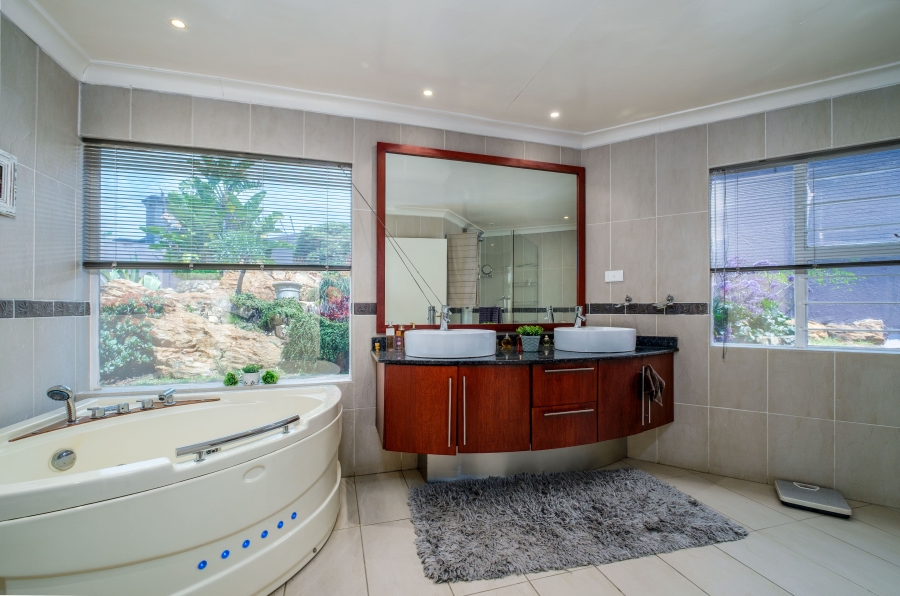 4 Bedroom Property for Sale in Northcliff Gauteng