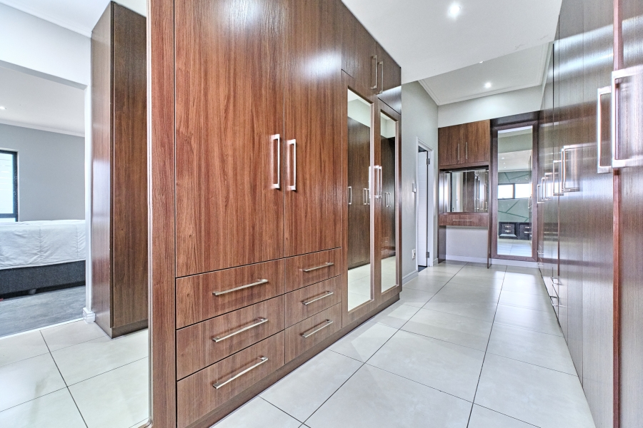 4 Bedroom Property for Sale in Waterfall Country Estate Gauteng