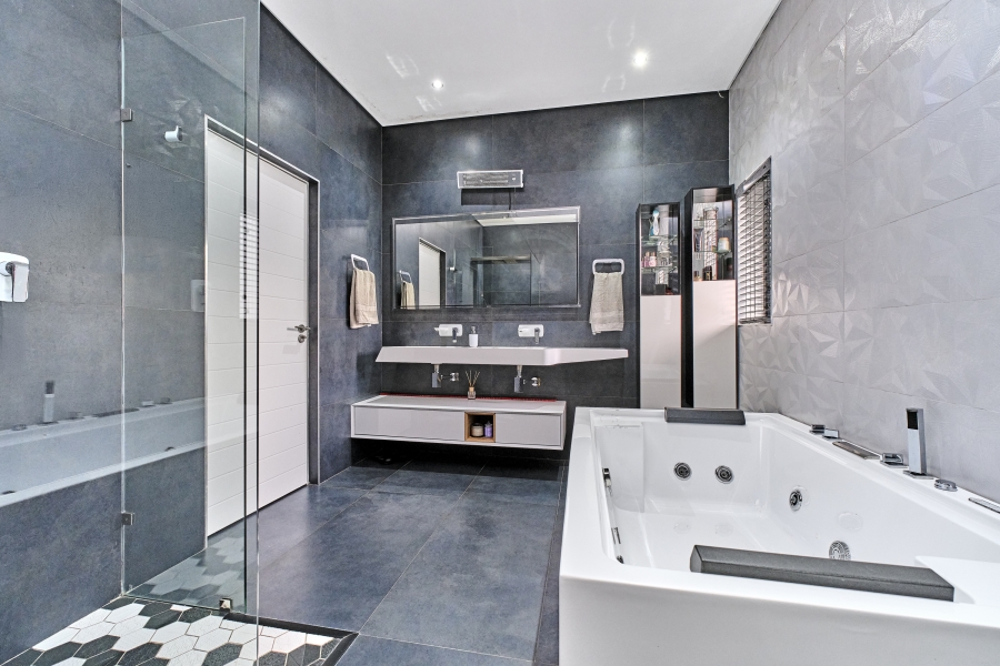 4 Bedroom Property for Sale in Waterfall Country Estate Gauteng