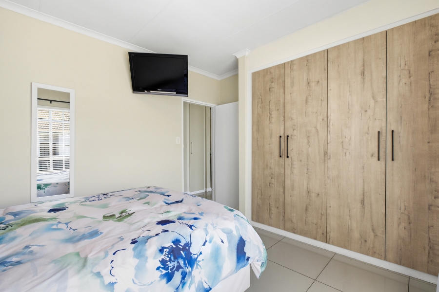 2 Bedroom Property for Sale in Magaliessig Gauteng