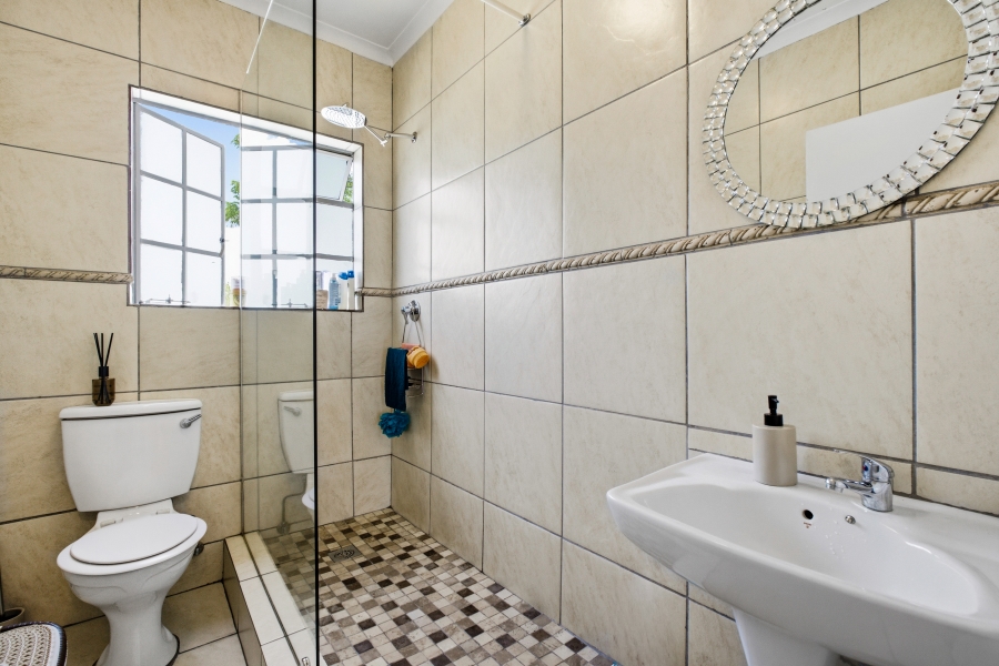 2 Bedroom Property for Sale in Magaliessig Gauteng