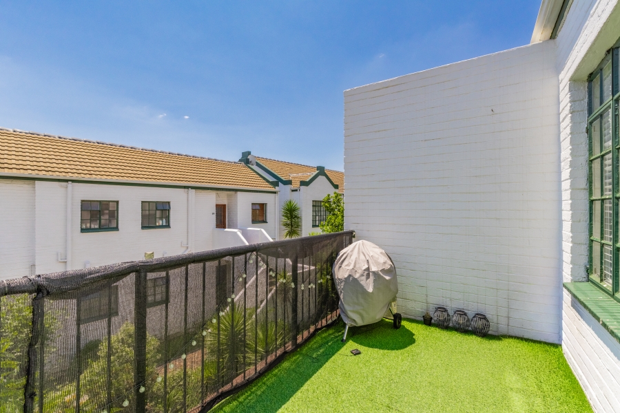 2 Bedroom Property for Sale in Magaliessig Gauteng