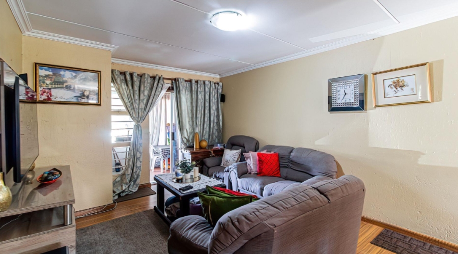 3 Bedroom Property for Sale in Mulbarton Gauteng