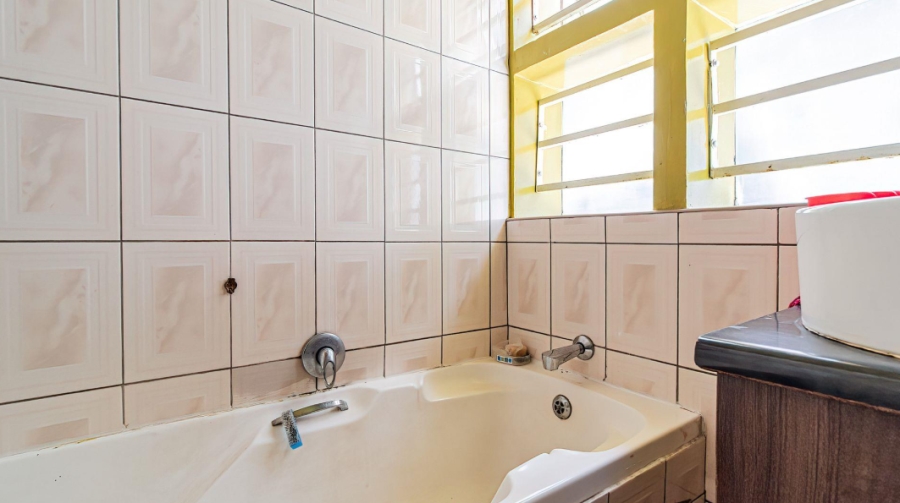 3 Bedroom Property for Sale in Mulbarton Gauteng