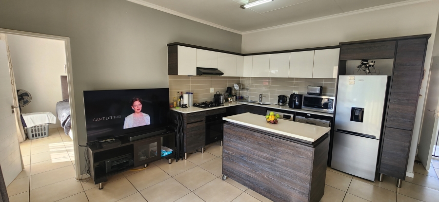 1 Bedroom Property for Sale in Greenstone Hill Gauteng