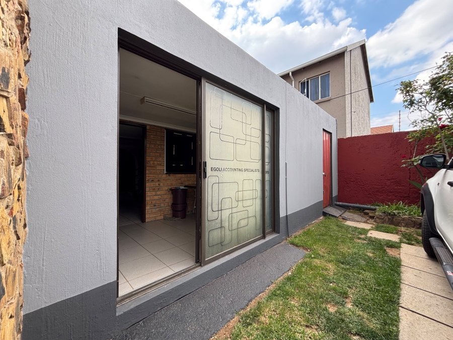 3 Bedroom Property for Sale in Brackendowns Gauteng