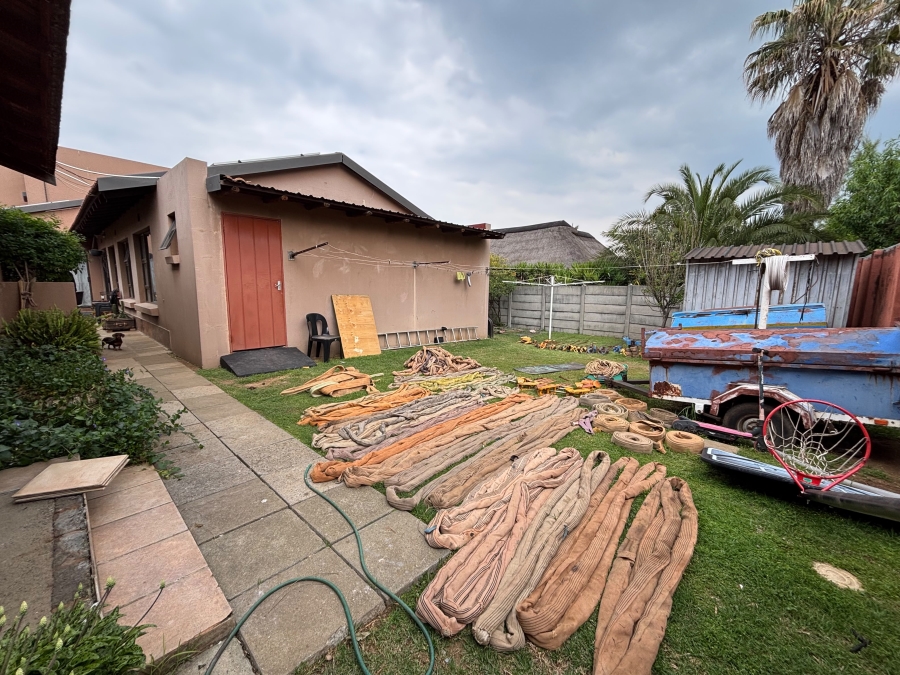 3 Bedroom Property for Sale in Brackendowns Gauteng