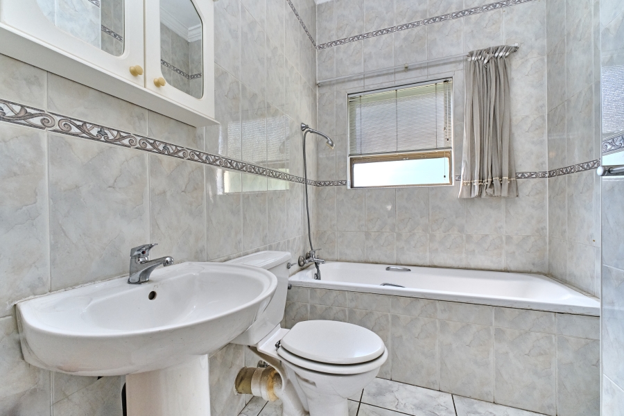 4 Bedroom Property for Sale in Kyalami Estates Gauteng