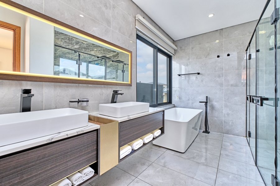 4 Bedroom Property for Sale in Waterfall Country Estate Gauteng