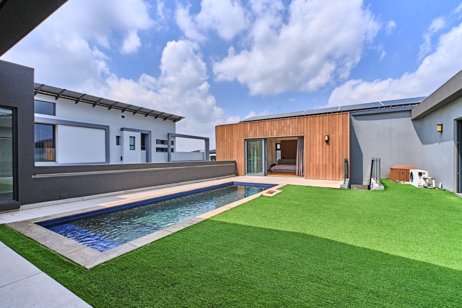 4 Bedroom Property for Sale in Waterfall Country Estate Gauteng