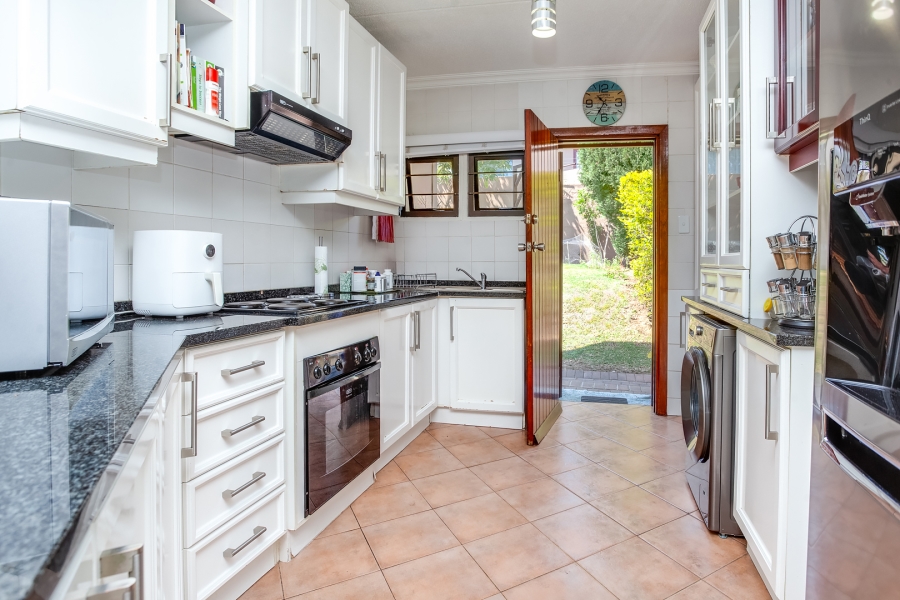 To Let 2 Bedroom Property for Rent in Sunninghill Gauteng